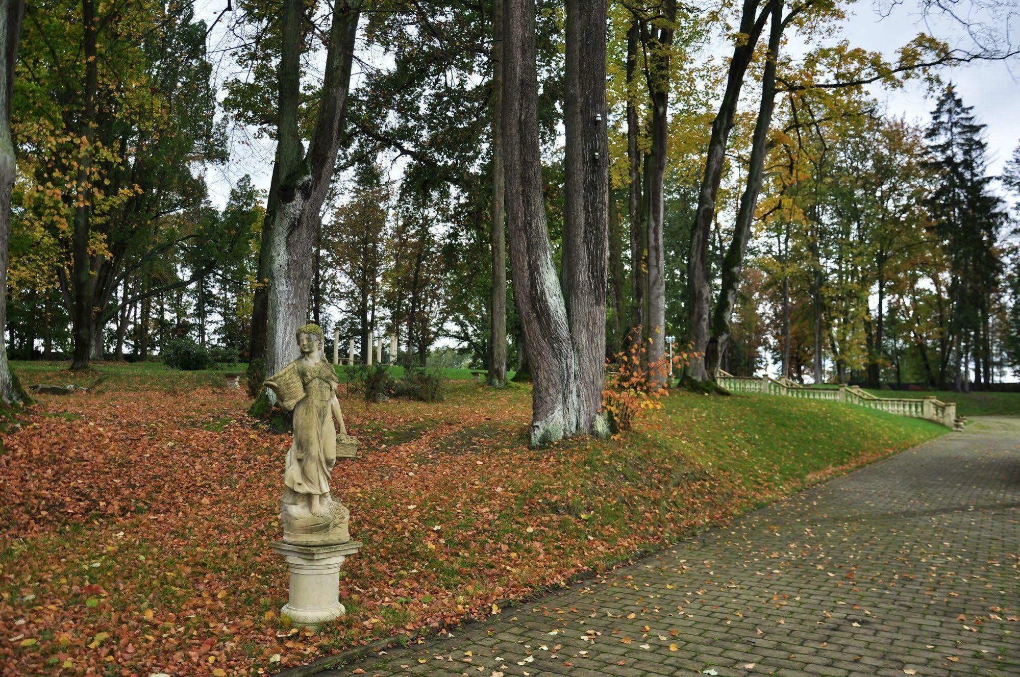 Zamek Kamenny Dvur 호텔 Mostov 외부 사진